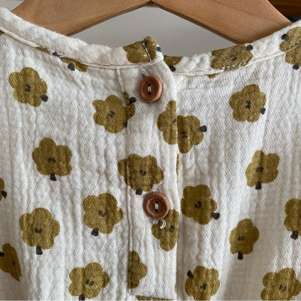 Quincy Mae Floral Rosie Romper in Ditsy Clay Floral Print 6-12m - Picture 10 of 14